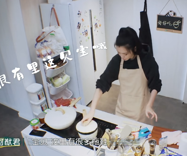 何猷君|有种低调炫富叫何猷君吃泡面，看到配菜食材后，是我没见过世面了