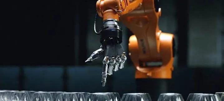 滴滴出行|超过格力之后，美的还需要拆掉这颗「雷」