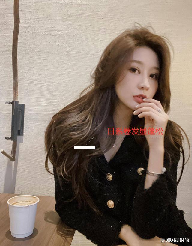 穿衣搭配|女人如果你“骨架大、脸还方”，就远离这些胖三分穿搭吧！显壮实