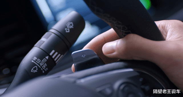 「」22万降至15万,2.0T+9AT,比迈腾漂亮十倍,又狂甩32243台