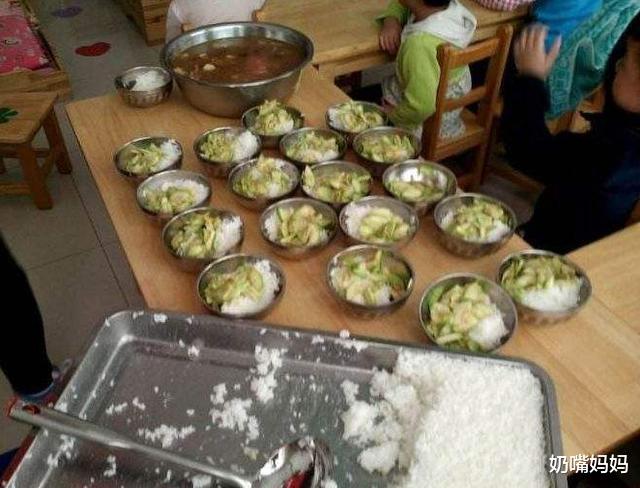 |“妈妈我在幼儿园吃了2碗饭”，看完午餐照片后，妈妈却表示酸了