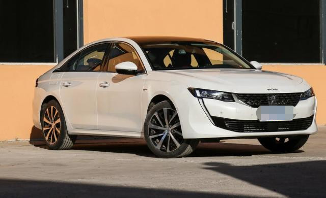 本田雅阁|标致终于放下“面子”，价格跳水，1.8T+8AT，果断放弃雅阁