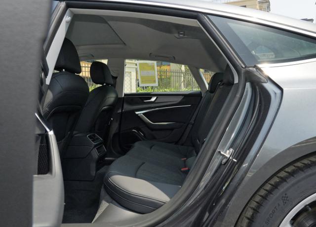 「奥迪A7」从79万跌至57万,车长5米配无框车门,颜值帅过帕拉梅拉,没人要