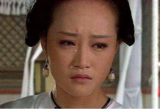 甄嬛传|甄嬛传：浣碧选择自尽了结，当时和甄嬛有一段对话，姐妹俩谁更狠