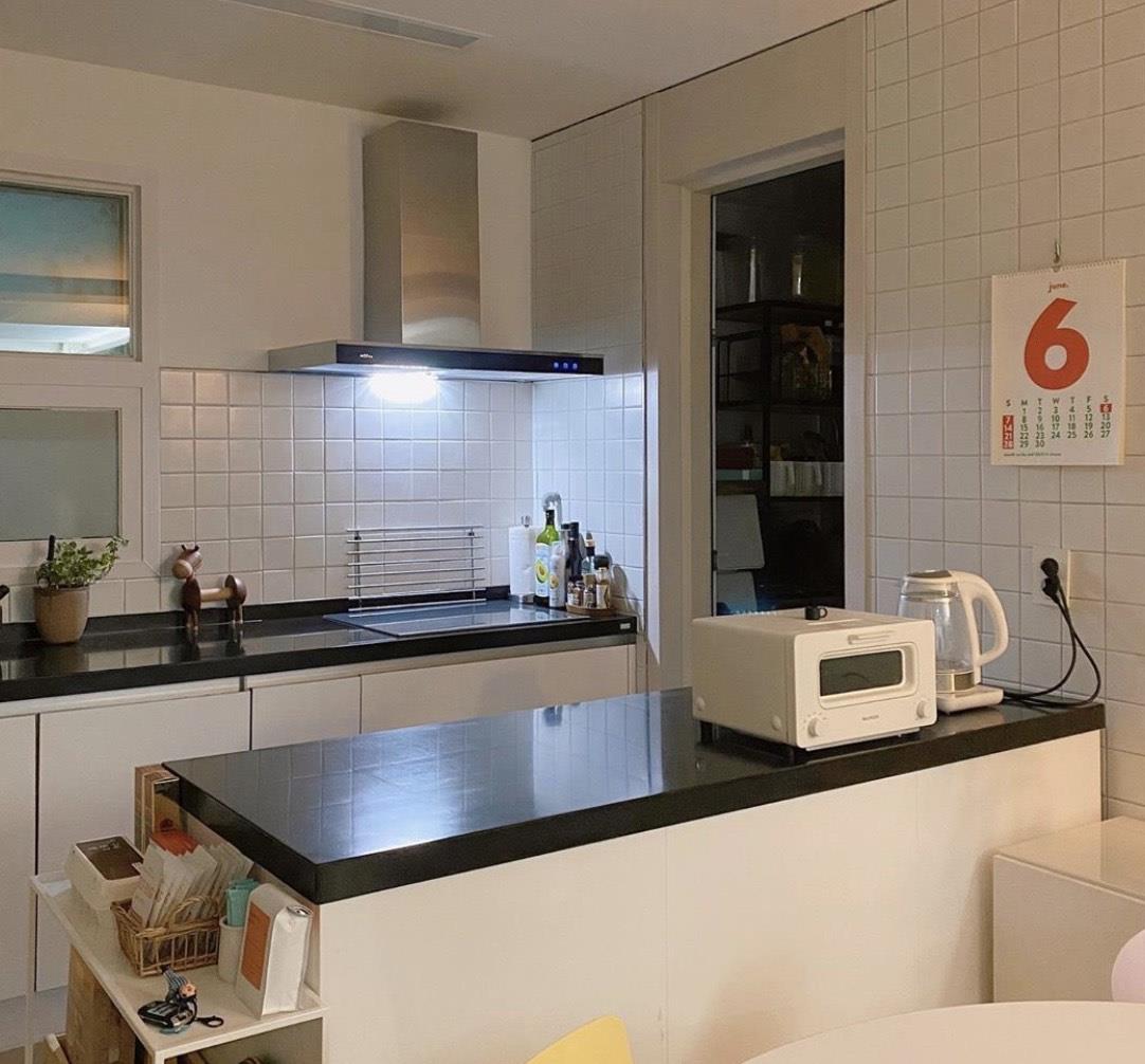 『』走进韩国女主的家，真的受益匪浅！全屋物品罗列得有条不紊，养眼