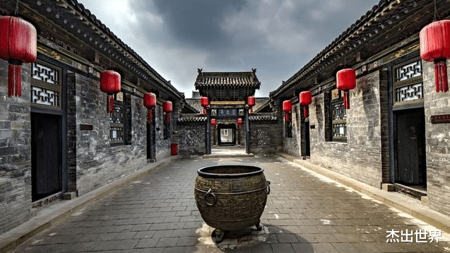 「古镇」中国保存最完整的古城，当年差点因修路被拆除，如今成为5A景区