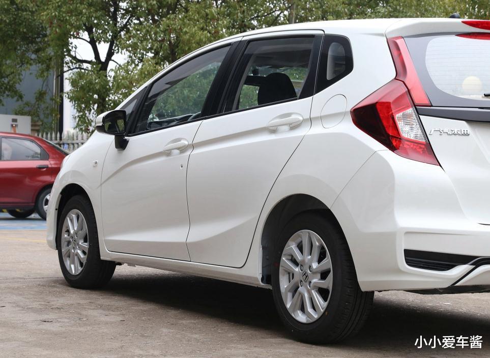 #本田飞度#本田小飞度再升级！比威驰好看，带天窗+四缸1.5L自吸，油耗5.3L