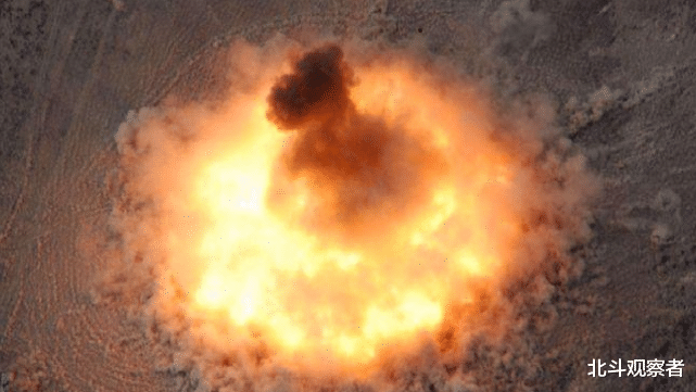 印度核導彈試射突發意外，升空後巨大火球掉落村莊，砸出2米大坑-圖3