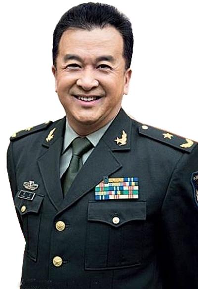 『黄宏』52岁放央视春晚“鸽子”,被免职后再无音讯,60岁黄宏衰老难认