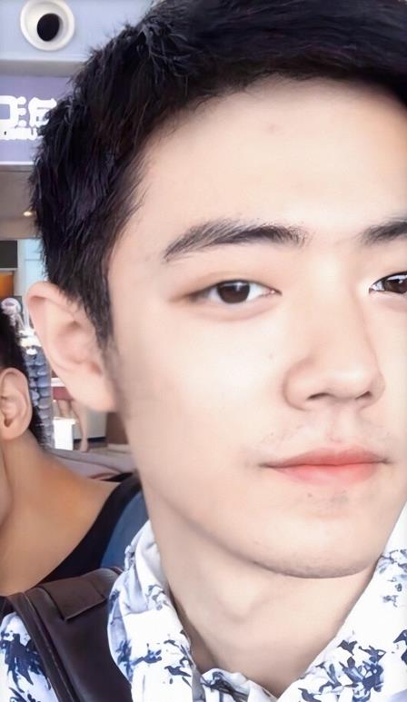肖战|肖战寸头发型被公开，整个人看似年轻10岁！这颜值不火才怪