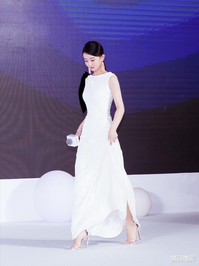 「赵丽颖」赵丽颖1岁儿子正面照首曝光，获2保姆陪同照顾，未见老公冯绍峰