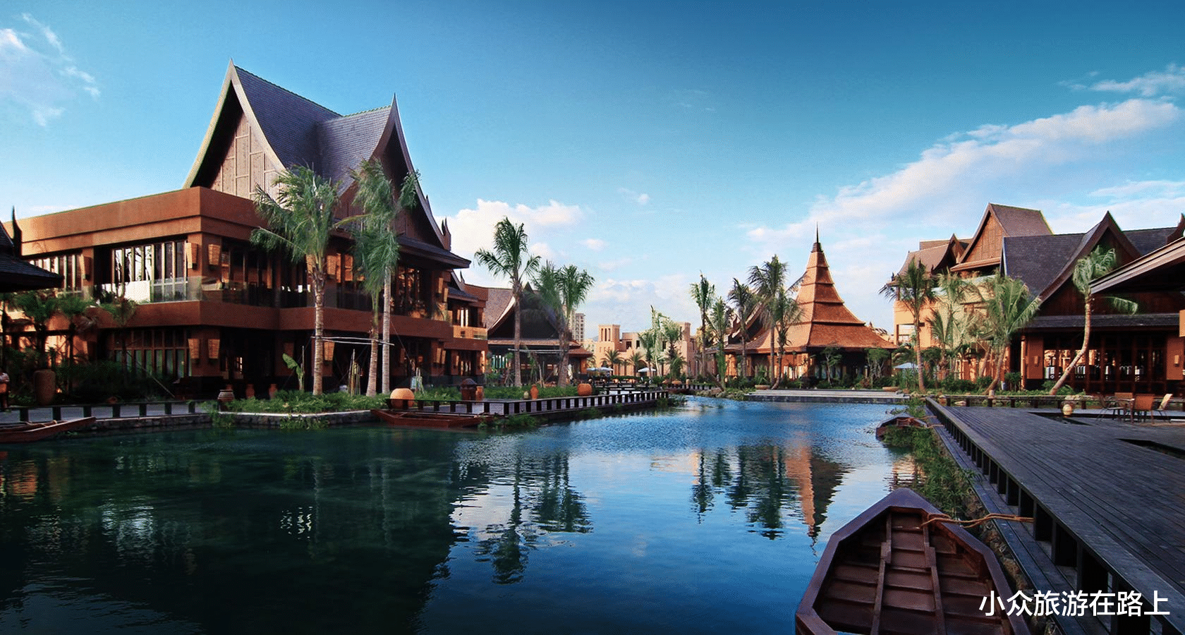 三亚|海南耗资30亿的酒店，高126米占地16万平米，住一晚能花近10万？