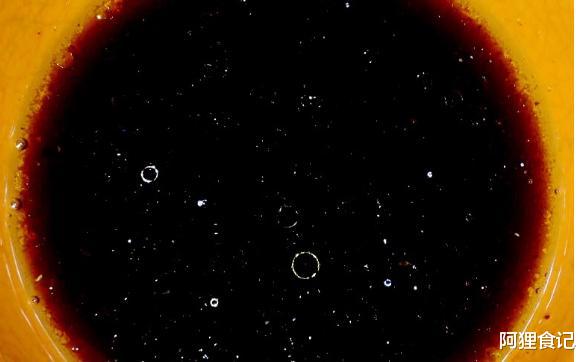 『鸡蛋』夏天宁可少吃肉都要多吃它，钙是鸡蛋的6倍，猪肉的20倍