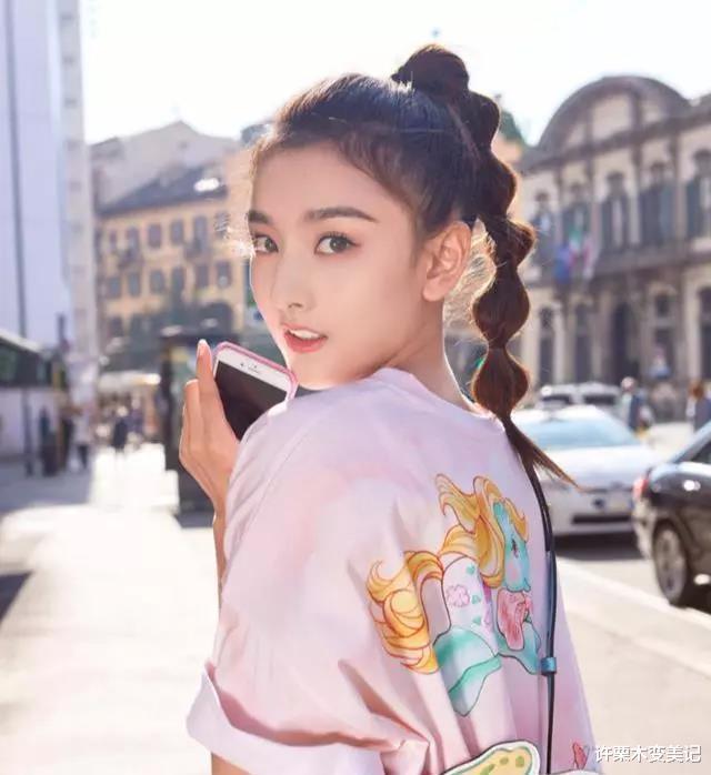 『发型』女生不要总是披发，今年流行这5款懒人“半扎发”，时髦显脸小