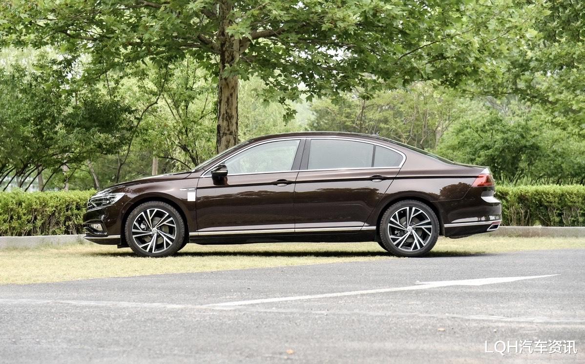 大众迈腾|8月大众迈腾销量暴涨,稳居第二,而雅阁、凯美瑞销量直线下滑