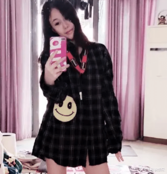 斗鱼▲曾经靠打“擦边球”的斗鱼三骚，如今怎么样了，一位只能靠馒头度日