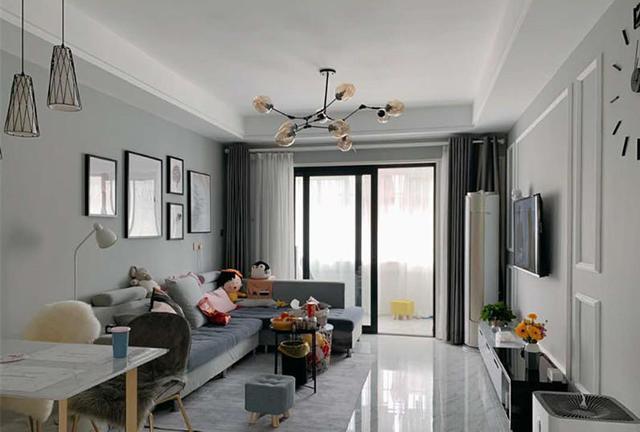 『』新房入住一个月后，越来越喜欢待在家，电视墙花不到200块太美了