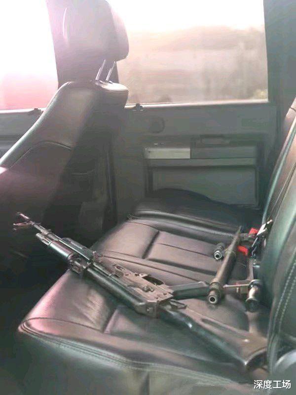 「美军」美国雇佣兵举手投降现场,全被剥掉衣服:2亿美元雇佣这些二货