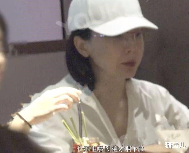 明星素颜|陈数戴口罩也能看出来40多了，素颜好都是假的，头发油腻脸僵硬！