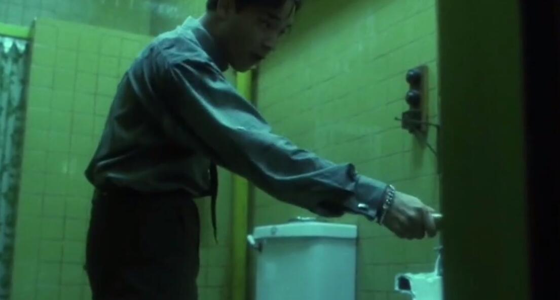 王家卫:1990年,王家卫花4000万拍此片,刘德华主角变配角,投资人巨亏