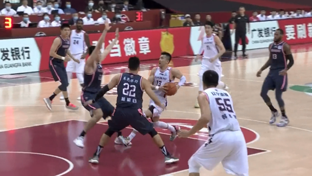 辽宁男篮|辽宁22分逆转广东!郭艾伦28+5+5献封神之战!又到了排队道歉的环节