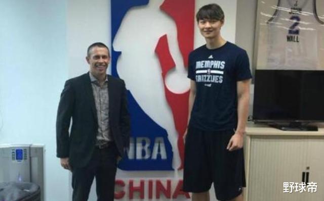 王哲林▲被选中4年，王哲林为什么没打上NBA？球探报告上6个缺点，太致命