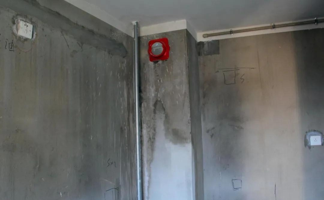|厨房修补了好几回，当初6个地方没装好，入住后真是自找麻烦