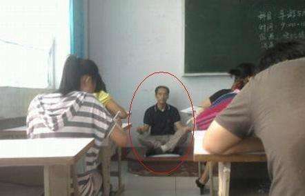 学霸|监考老师为啥总喝水？最后一个原因，一般只有班级里的学霸才知道