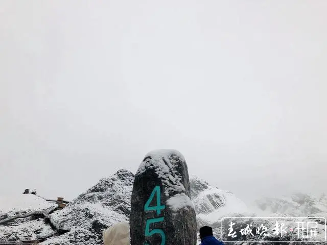免税店|下雪啦！云南8月飞雪 太突然！