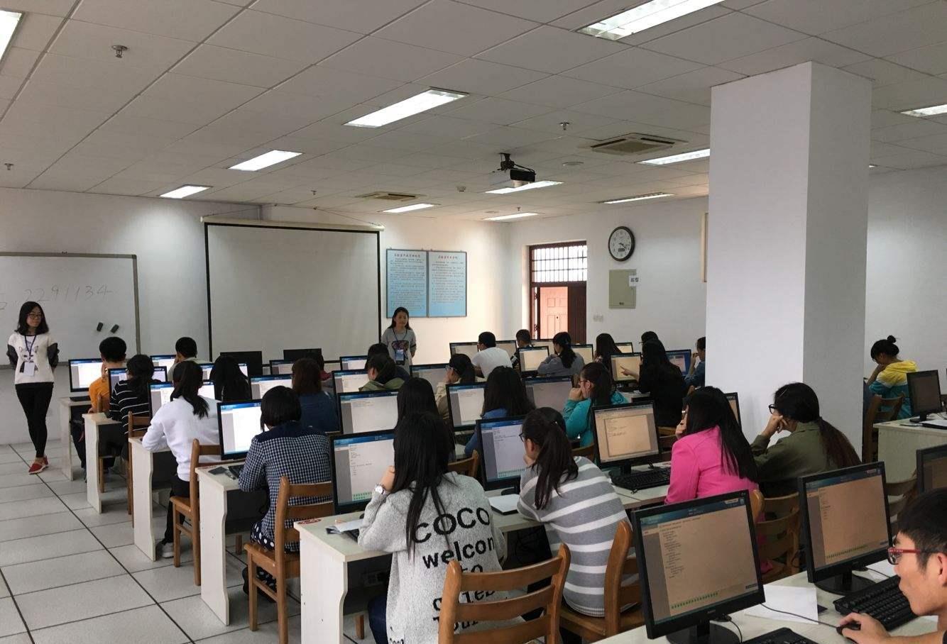 @对英语要求很高的大学专业,语言能力不过关的学生不建议报考