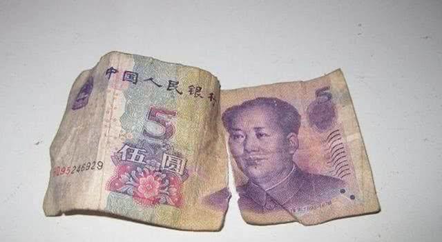 「人民币」为啥很多银行,都拒收“透明胶”粘过的钱?听行长说完可算明白了