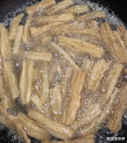腐竹|炒腐竹我从不用清水泡，教你一招，3分钟腐竹全泡开，又滑又嫩！
