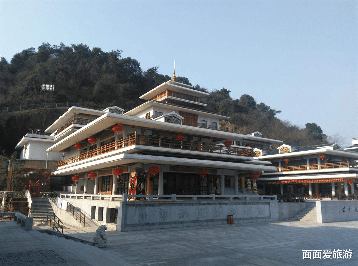 湖北|湖北又一山脉走红，距武汉98公里，被誉“三楚第一”不输武当山