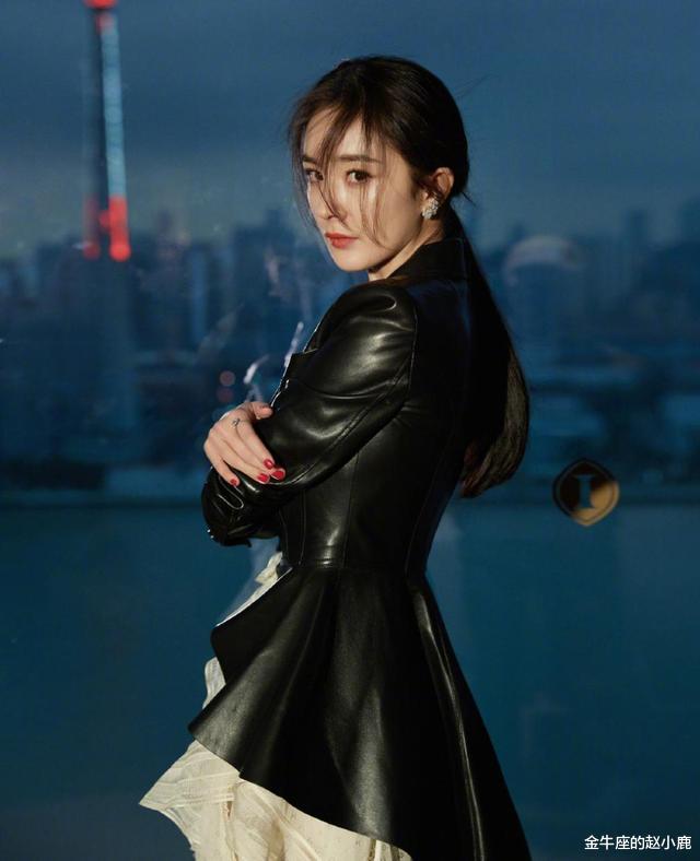 发型|别总披头散发了！今秋流行这4款入秋发型，风格百搭还优雅减龄