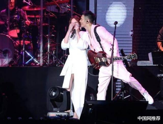 杨丞琳|被吐槽!与老公李荣浩8个多月未见,杨丞琳与男性友人聚餐约电影