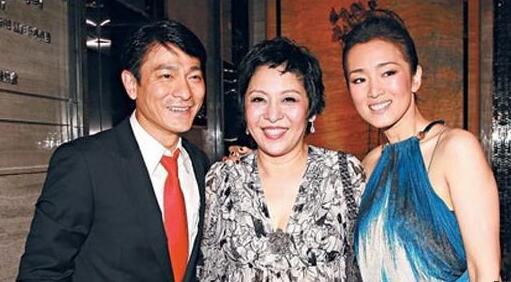 溜肩|向华强之女43岁始终不结婚？看清其真实模样后：你敢把她带回家？