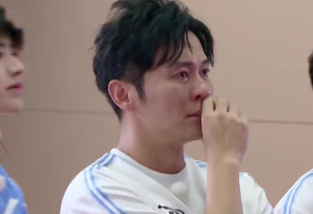 邓超|邓超其实也参与了这一季跑男的录制，就在李晨身边，你发现了没？