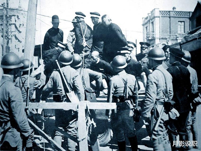 大屠杀|镜头下真实的日本鬼子，图7日本历史书上的南京大屠杀，颠倒黑白，真无耻！