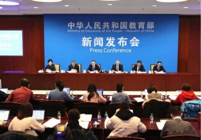 「」这一天终于来了!教师工资大调整,队伍大换血,家长双手赞成