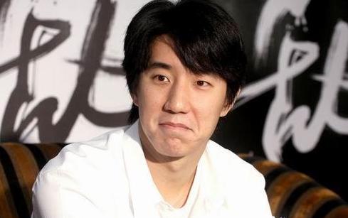 成龙▲海外确诊超218万，章子怡和老公再陷两难，成龙和妻子家中“狂欢”