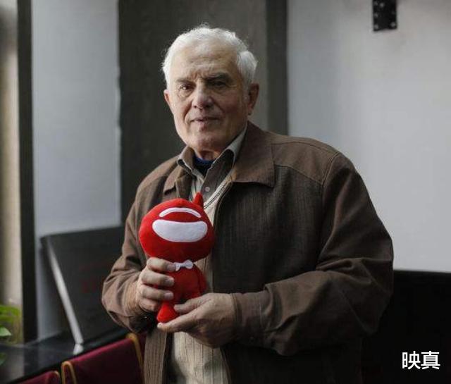 「新疆维吾尔自治区」外国弃婴被中国夫妇收养，一辈子为中国奔波，就一句：报效祖国