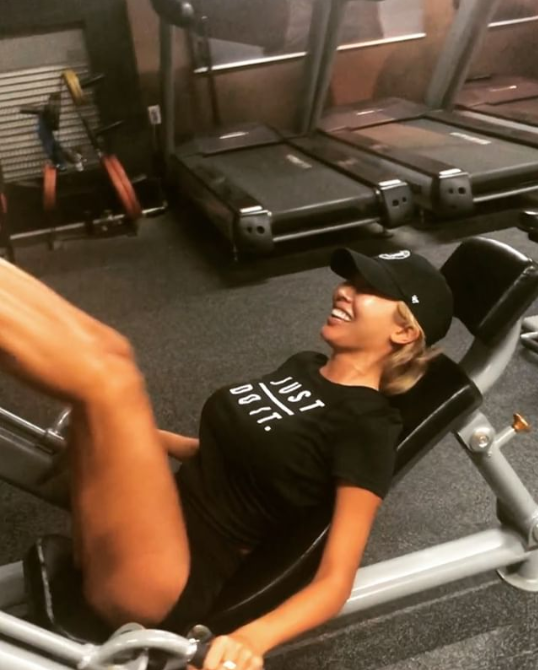 韩国|韩国票选好身材第一！Jessi：腰、臀、胸是假的，不喜欢就别看！