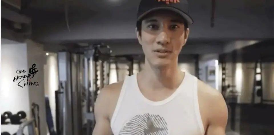 王力宏|44岁王力宏半裸出镜大秀身材，一周健身六次，肌肉碾压90%私教
