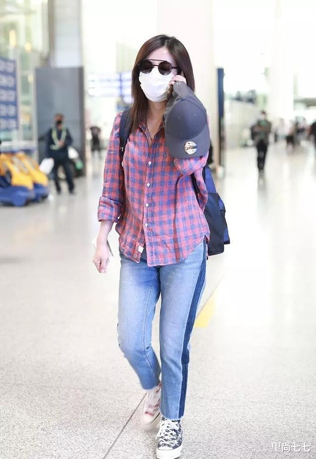 【发型】赵薇520独自走机场，穿格纹衫皱皱巴巴太廉价，换新发型太清爽