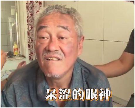 「赵本山」出身农民不忘本！赵本山演穷酸老头毫不违和，身价数亿住乡下大棚