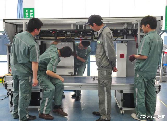 |本科分数滑档只能读专科,选择这3个专科专业,就业不比本科差