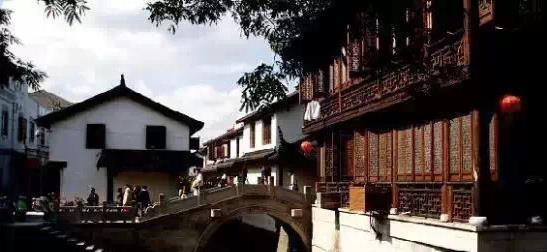 古镇：因桥得名的上海古镇，没有喧闹的人群商铺，仿佛被时光遗忘