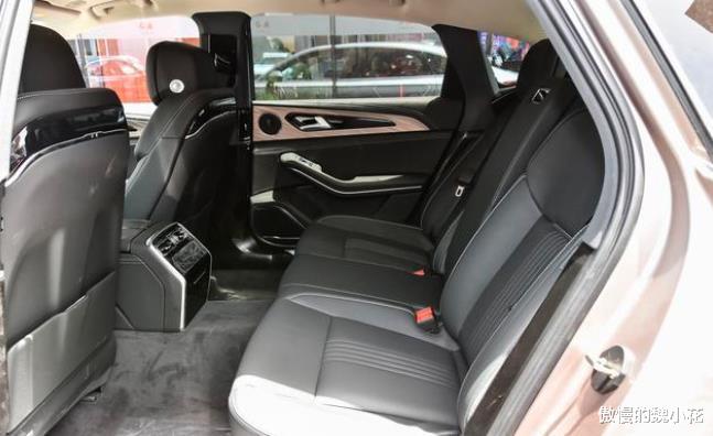 『红旗h9』纯色版“红旗H9”抵达战场，360度无死角，气场媲美“劳斯莱斯”