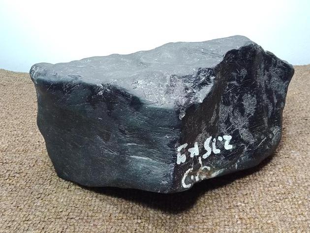 翡翠|容易跟莫西沙搞混的格应角黑乌砂,它们有哪些不同呢?