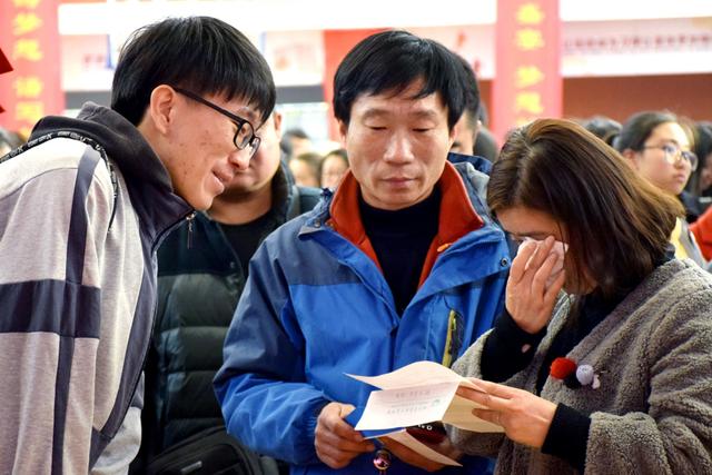 |高考成绩优异的学生，多数是这样的家庭，和父母有密切的关系